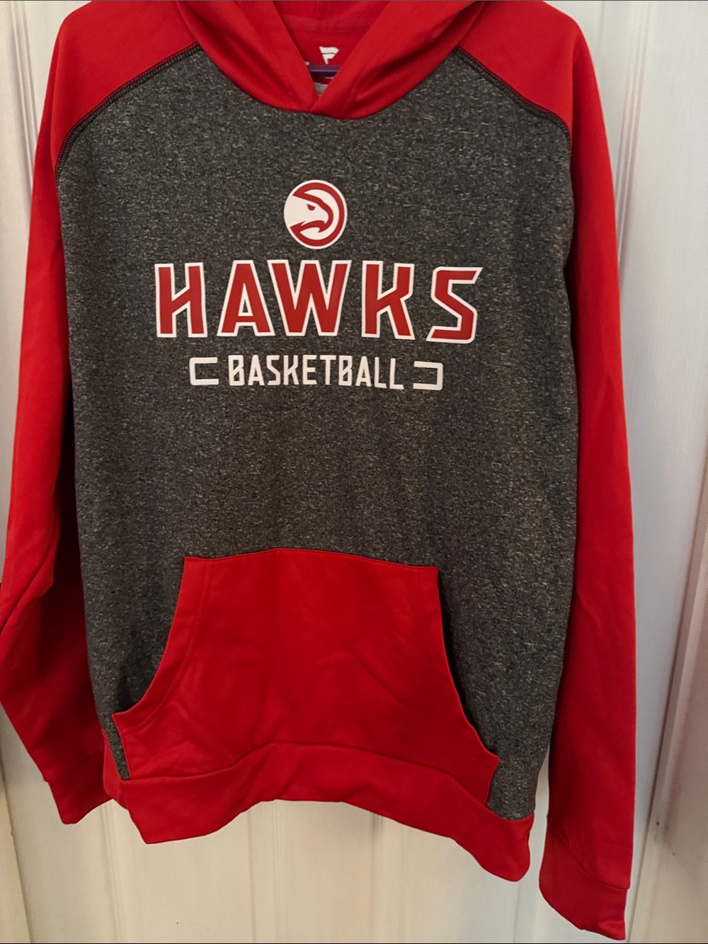 Fanatics Hawks Basketball Pullover Hoodie in Red and Charcoal